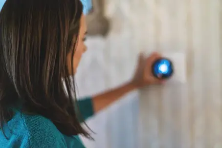 adjusting thermostat